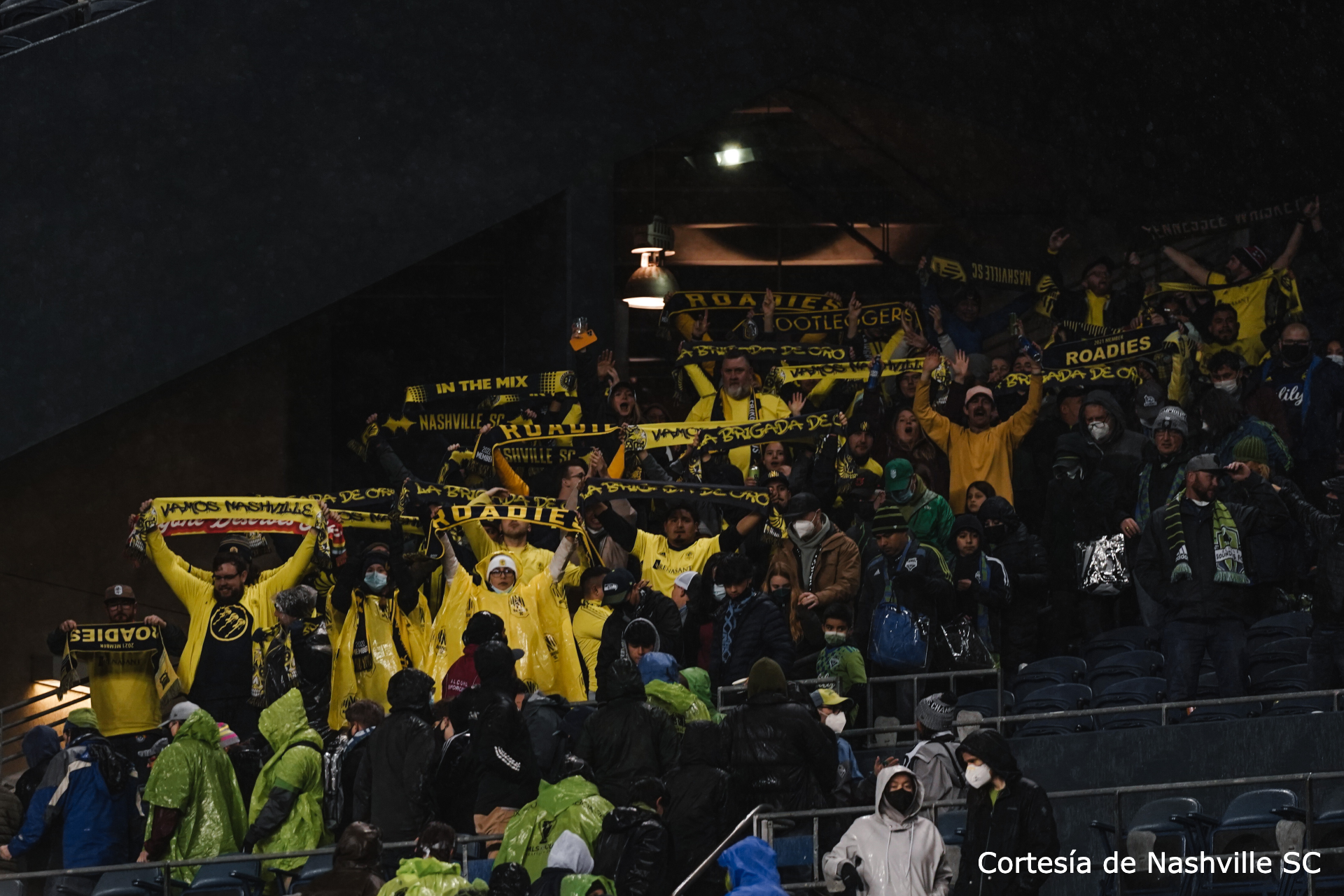 Godoy y Leal encendieron la Lumen (luz) en Seattle￼