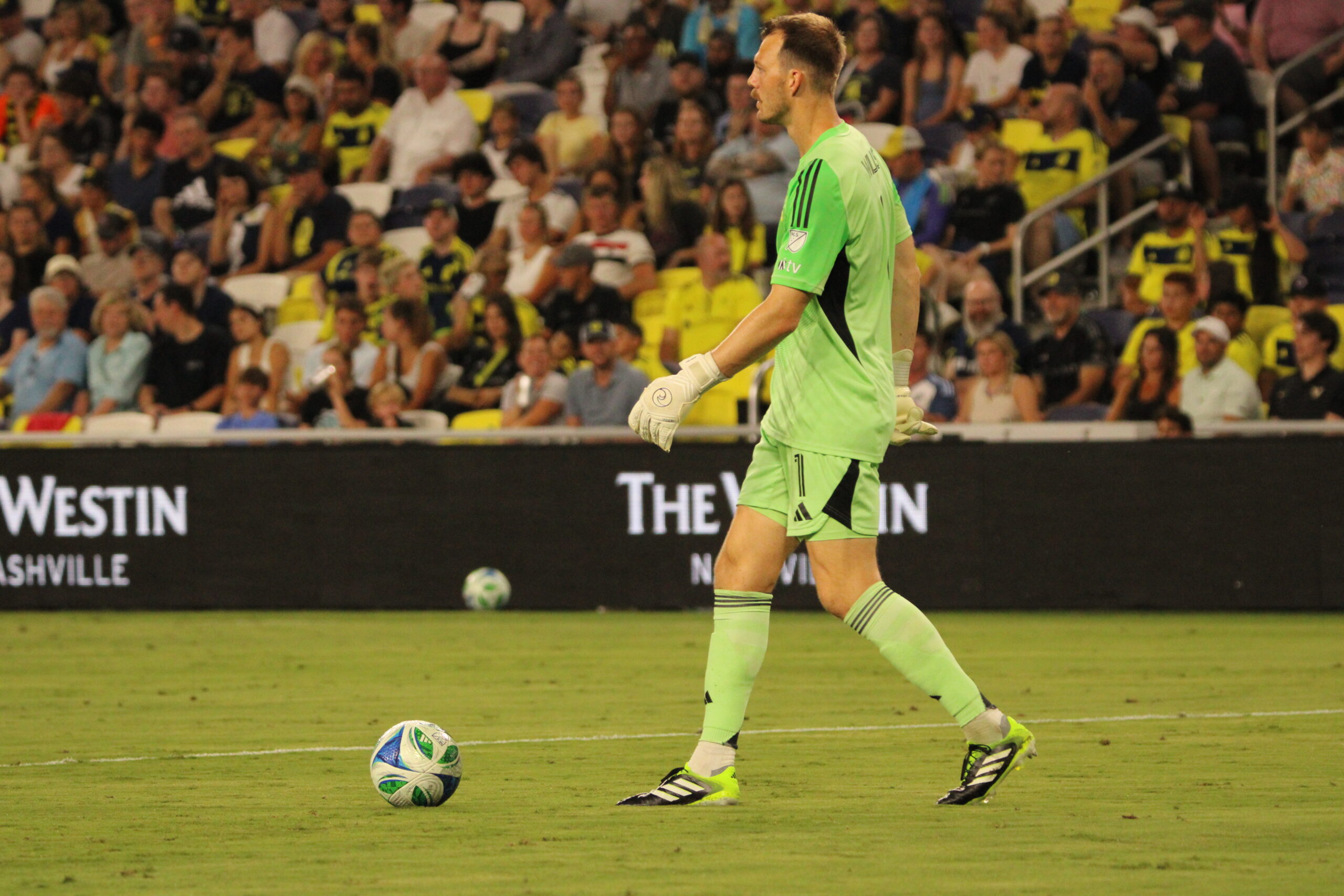Joe Willis, portero de Nashville SC, en el Nashville SC vs. Toronto FC de 2025 en GEODIS Park