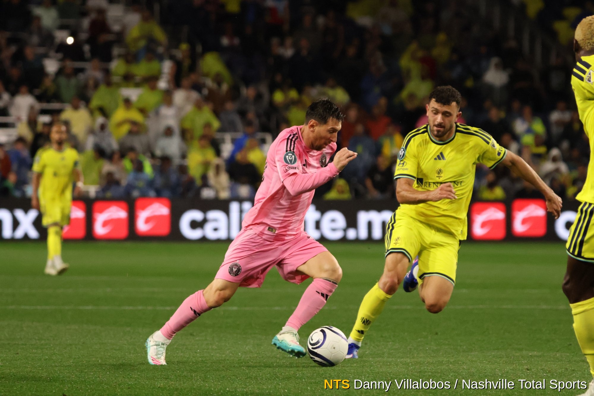 Lionel Messi frente al arco de Nashville SC