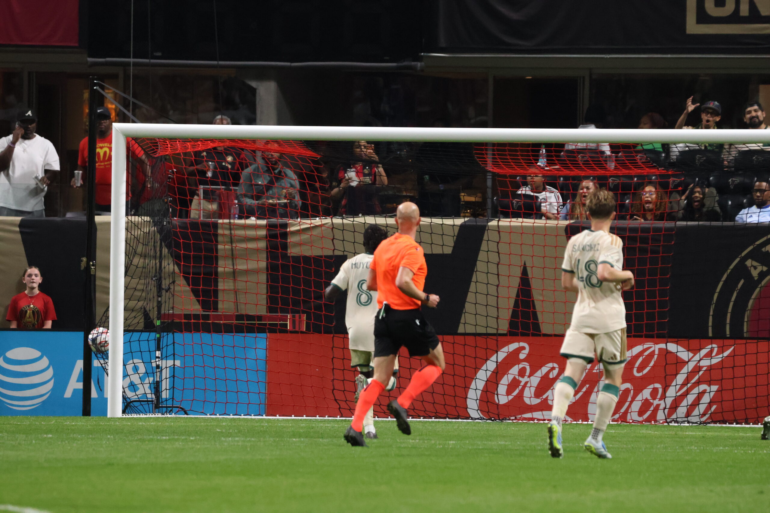 El balón en la red · Gol de Cristian Espinoza · min. 61