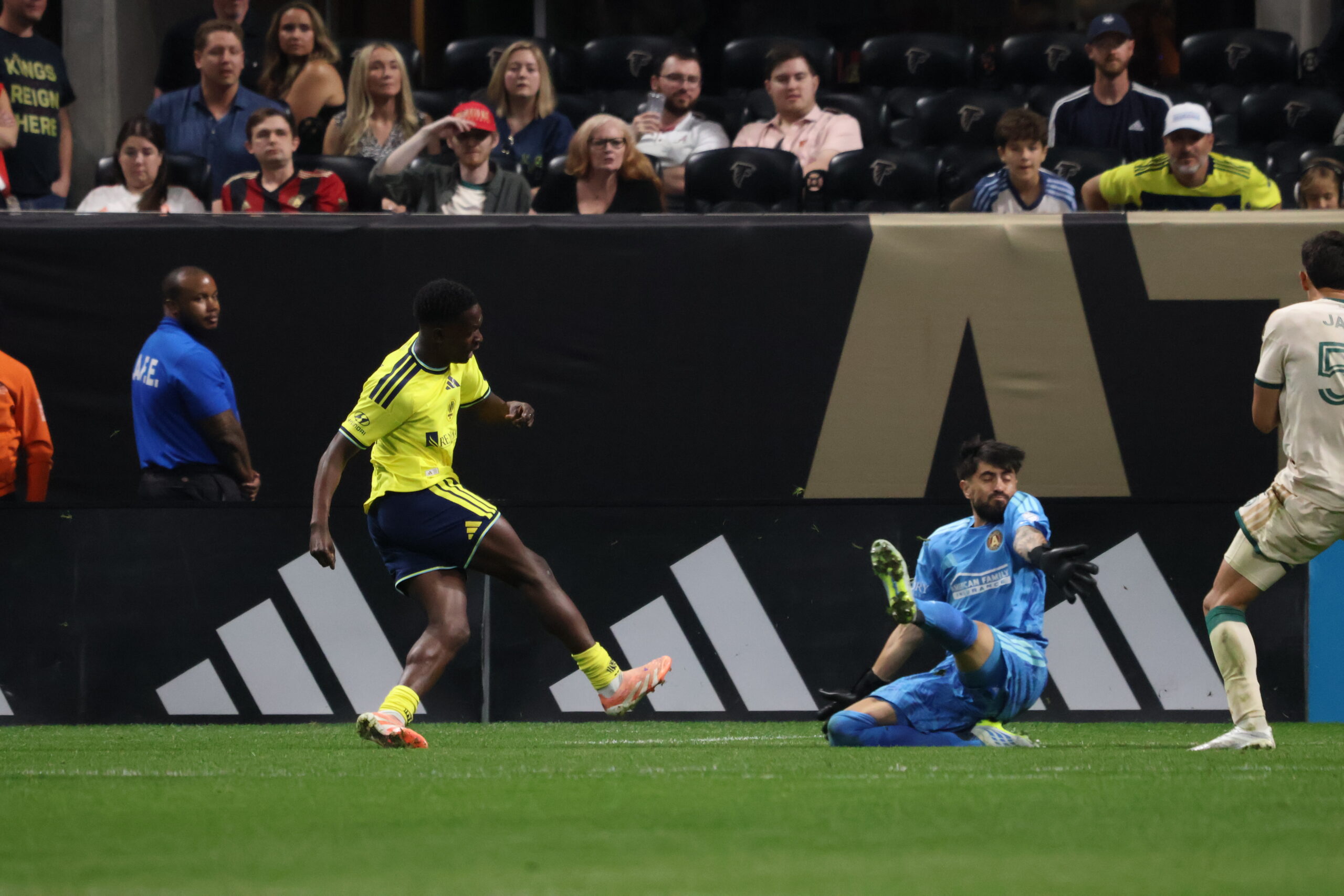 Mohammed alejándose victorioso tras el gol