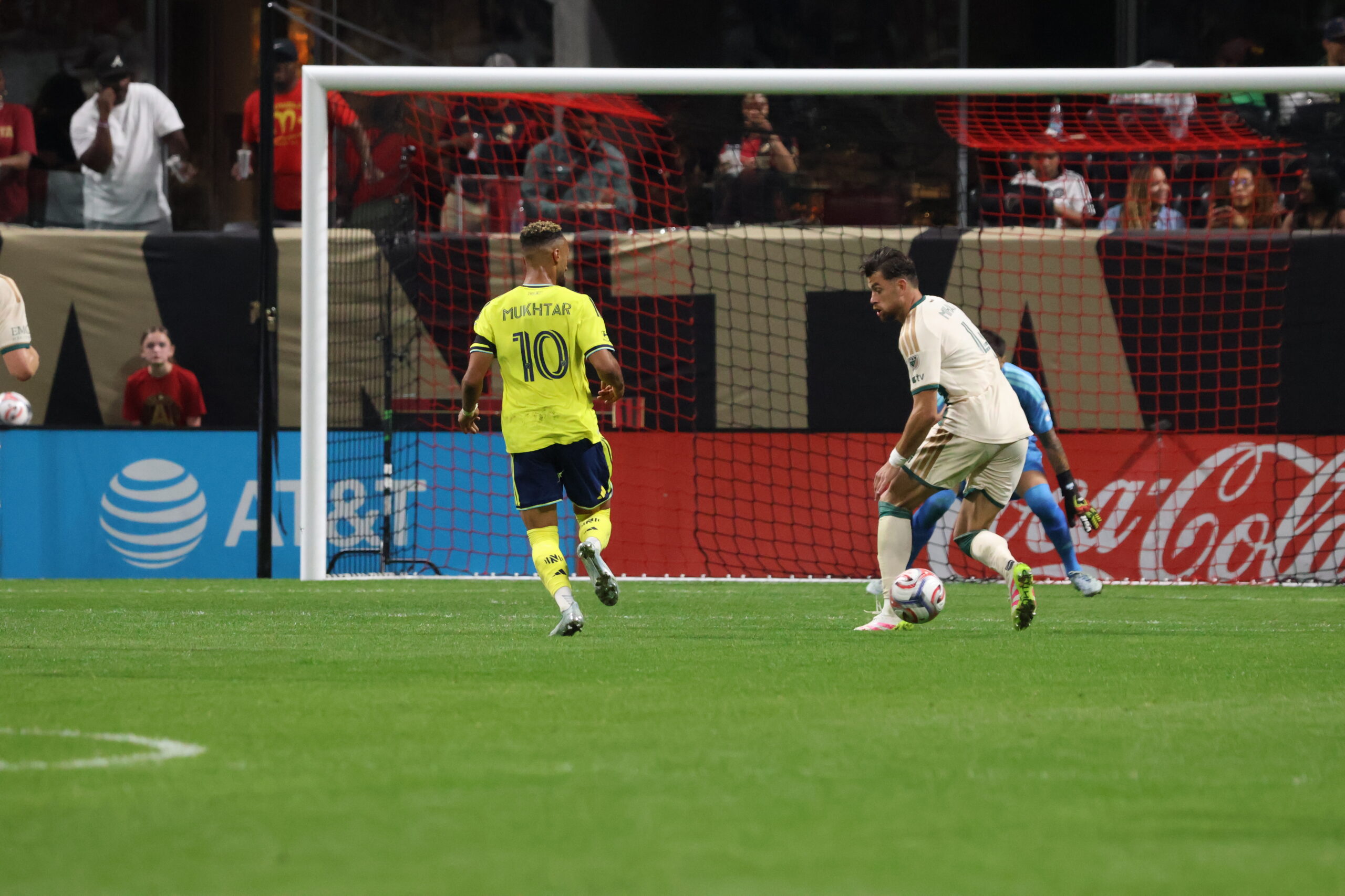 Mukhtar habilita a Espinoza para el gol · min. 61