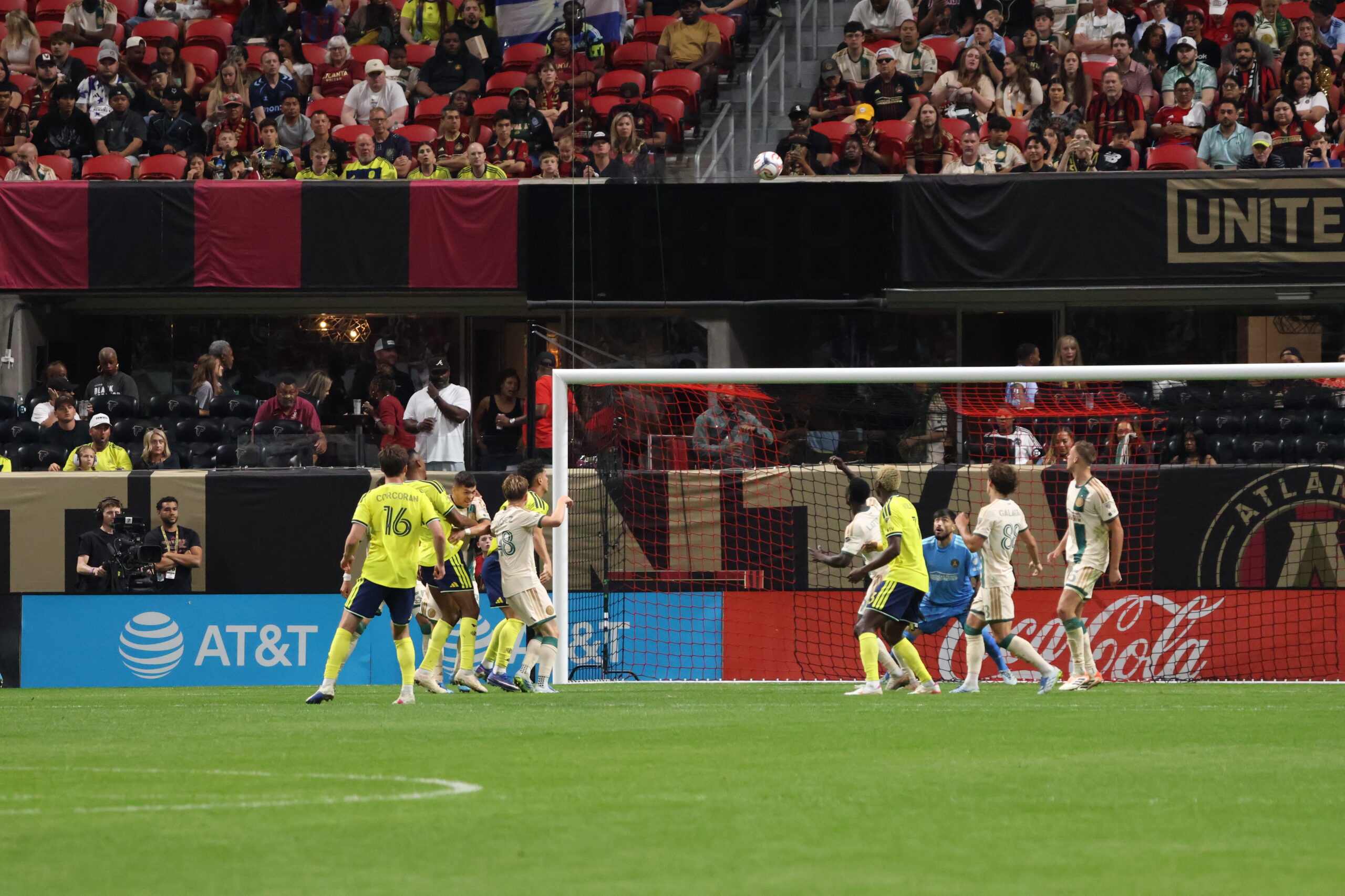 Tiro libre Nashville SC primer tiempo