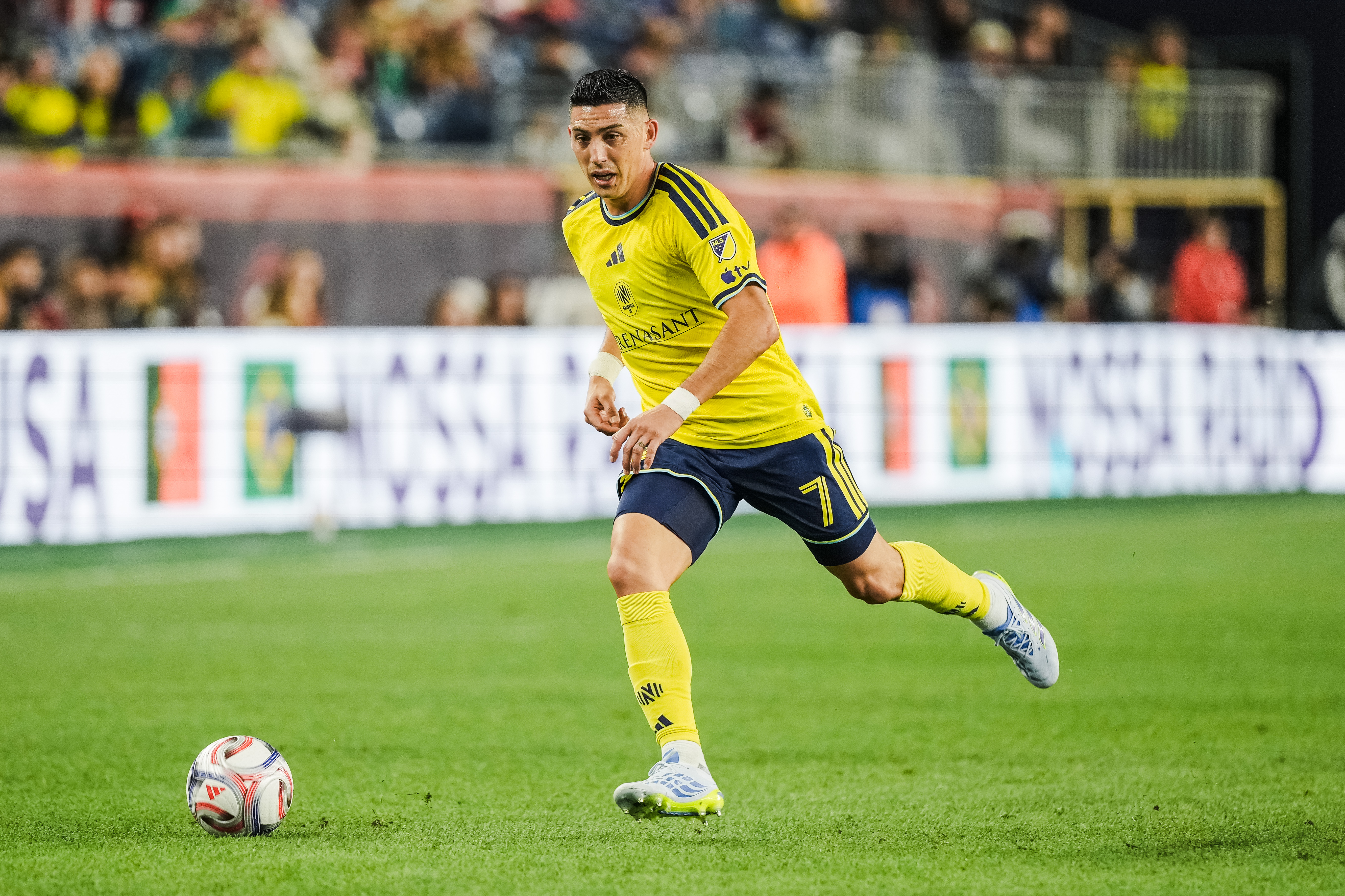 Cristian Espinoza asistió dos goles