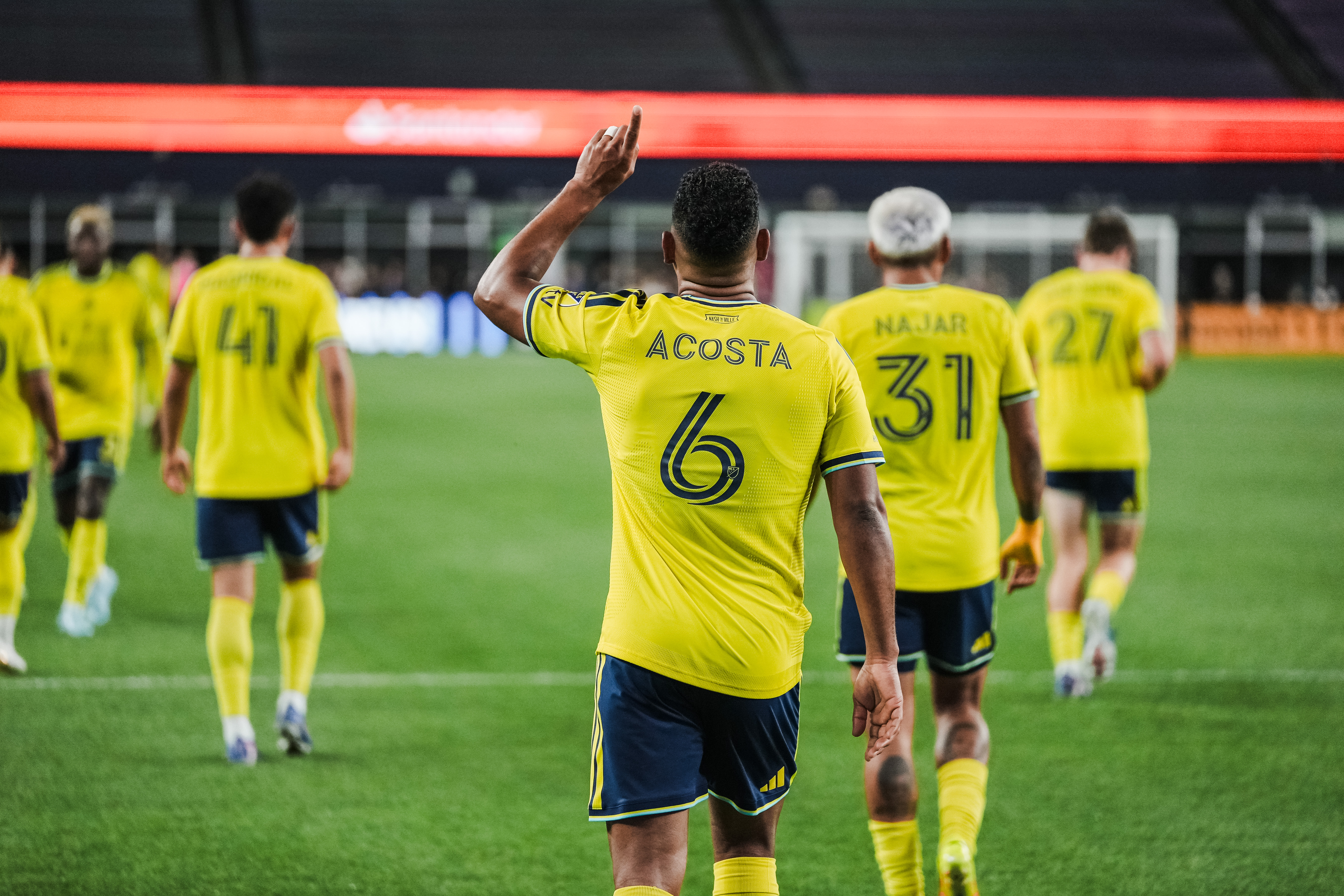 Acosta agradece su gol