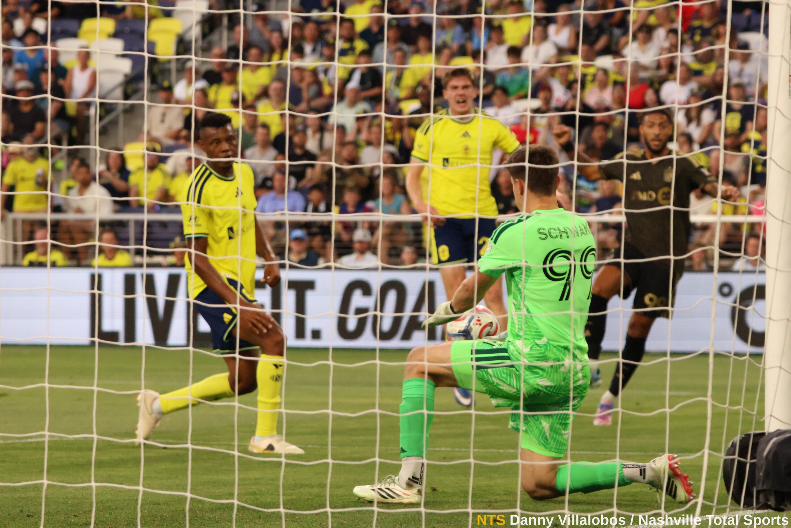 Bouanga gol minuto 68