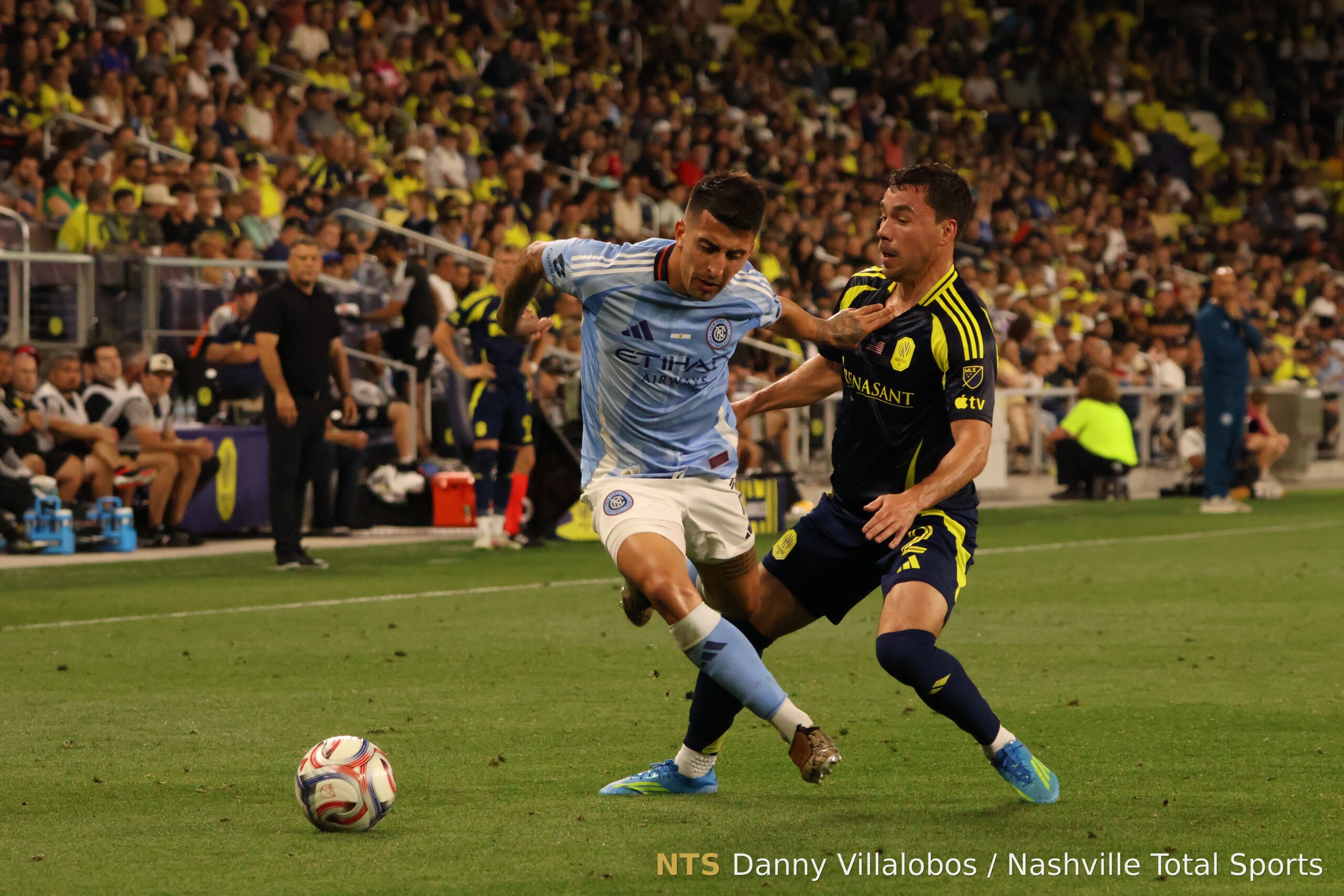 Dan Lovitz marca a Fernández · Nashville SC · 2026