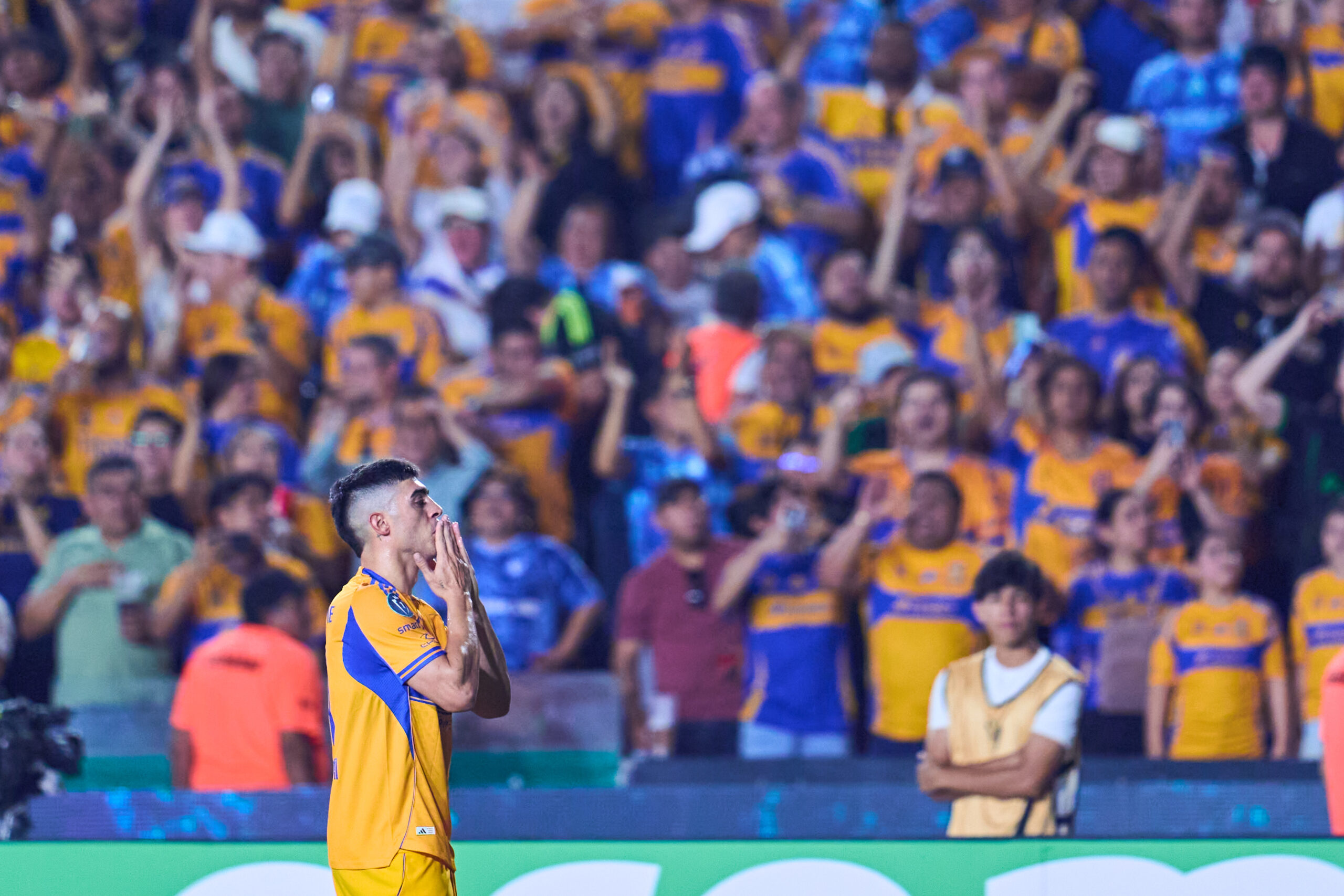 Juan Brunetta celebra su gol ante Nashville SC en el Estadio Universitario