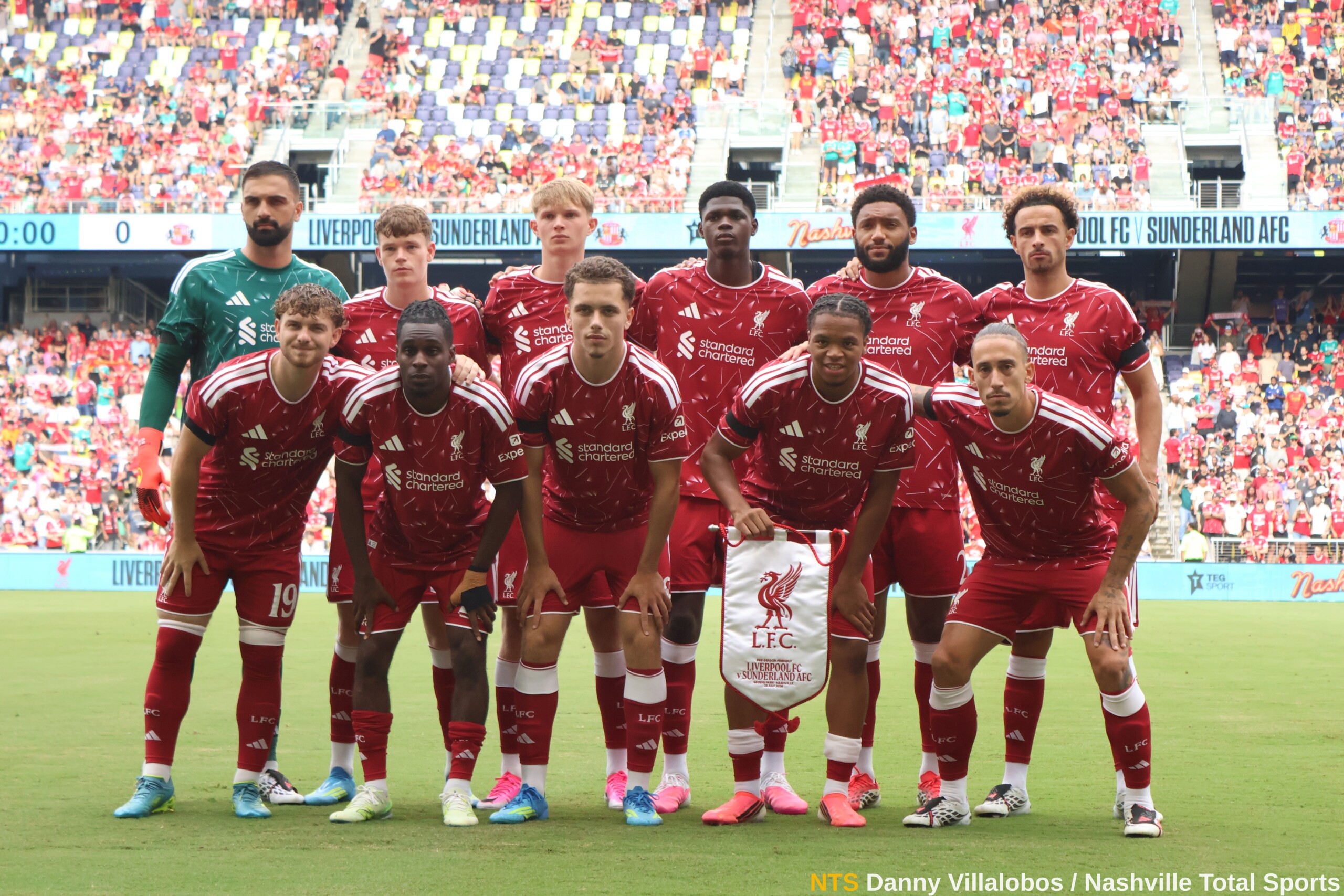 Foto oficial del once inicial de Liverpool