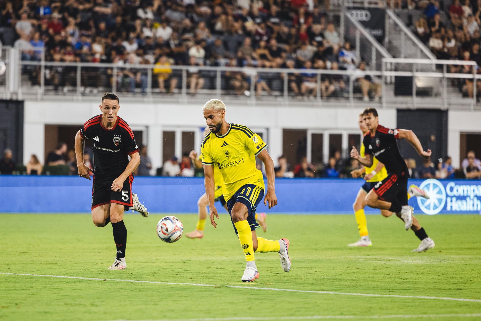 Elias Saad ante la marca de D.C. United