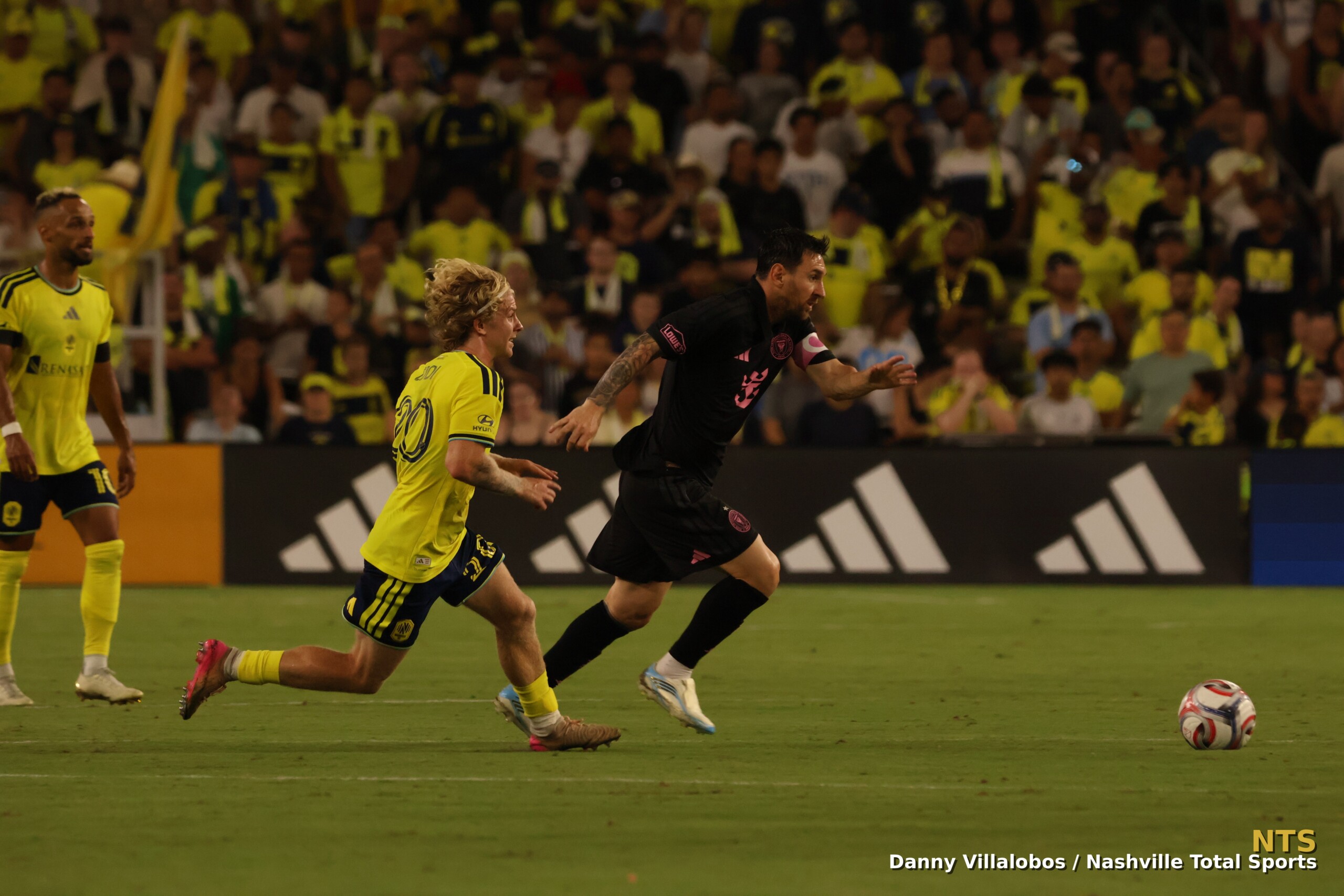 Lionel Messi durante el partido en GEODIS Park