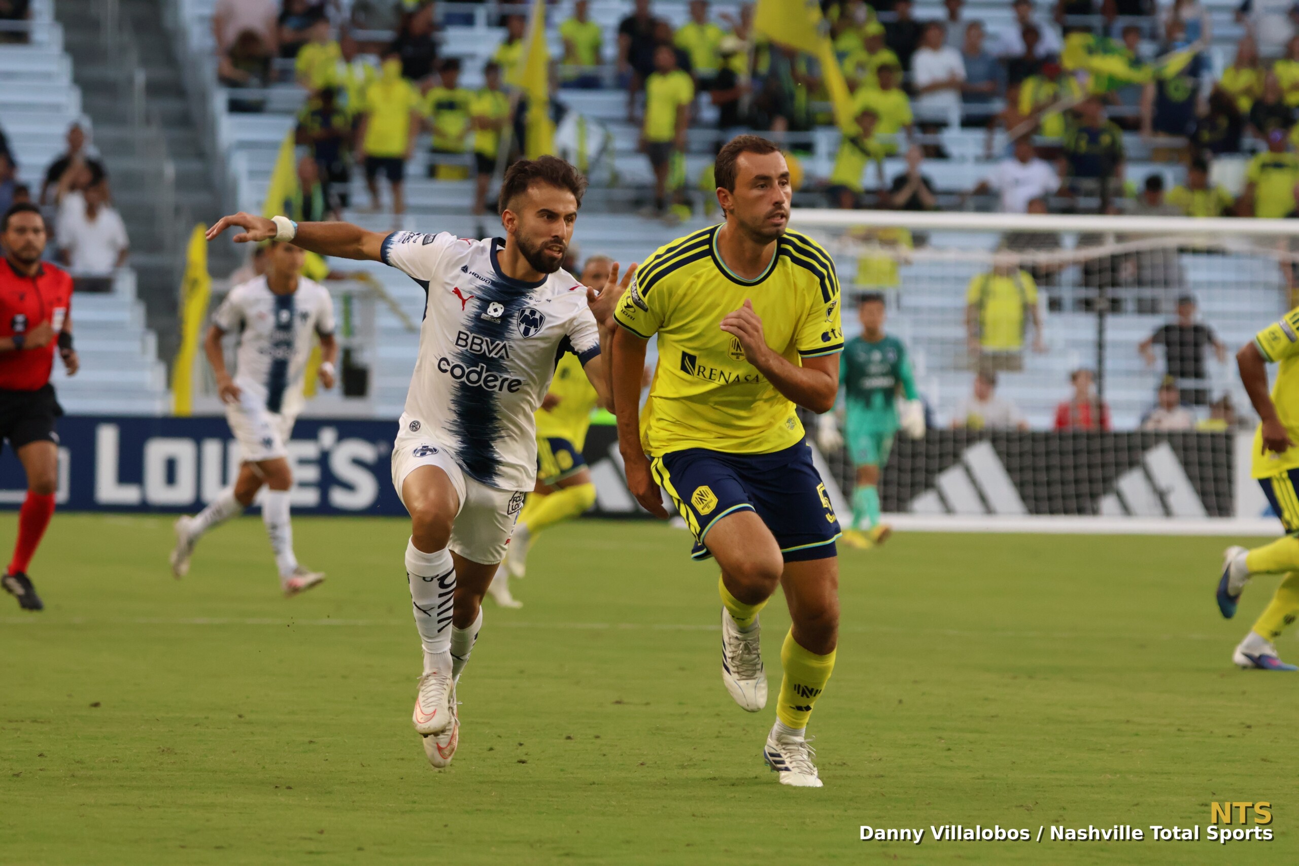 Duelo aéreo entre Nashville y Monterrey