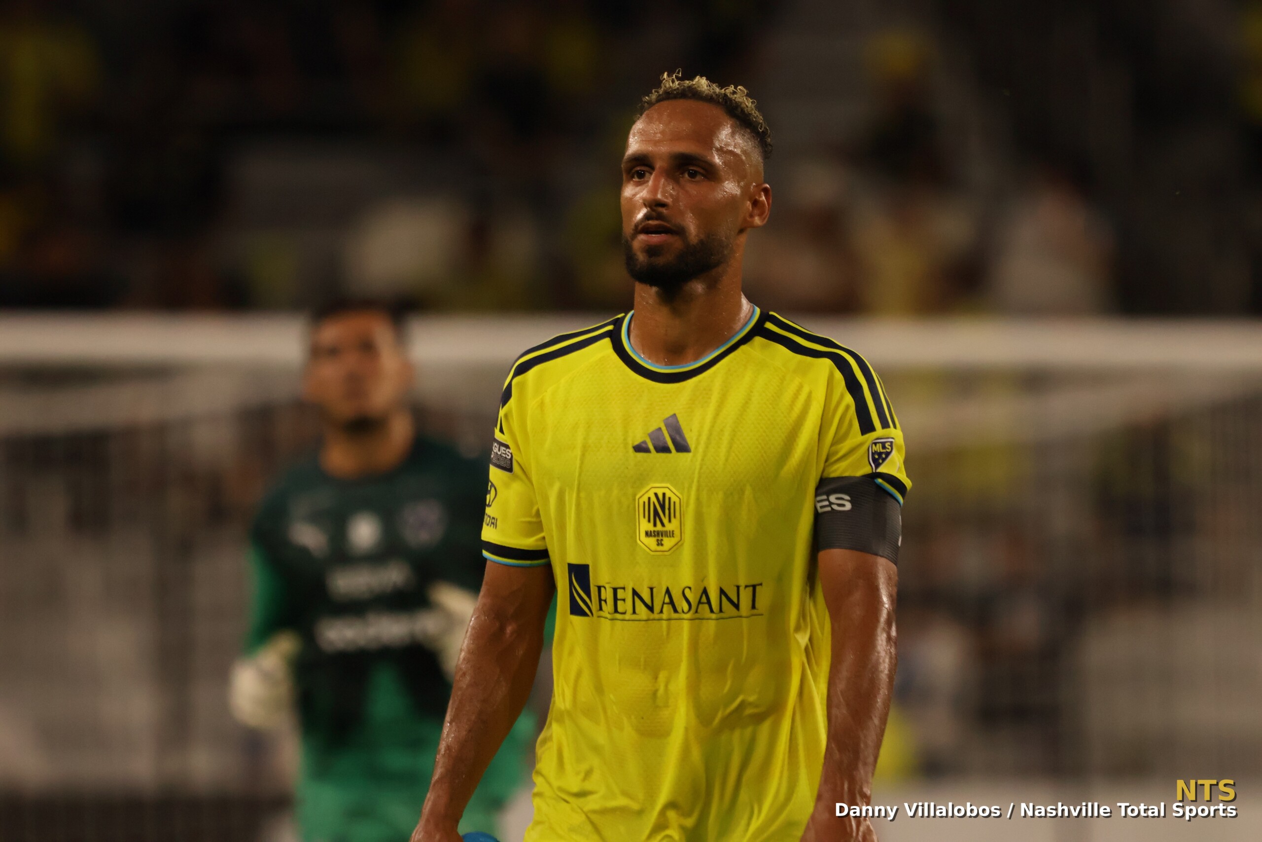 Hany Mukhtar se retira del campo al final del partido