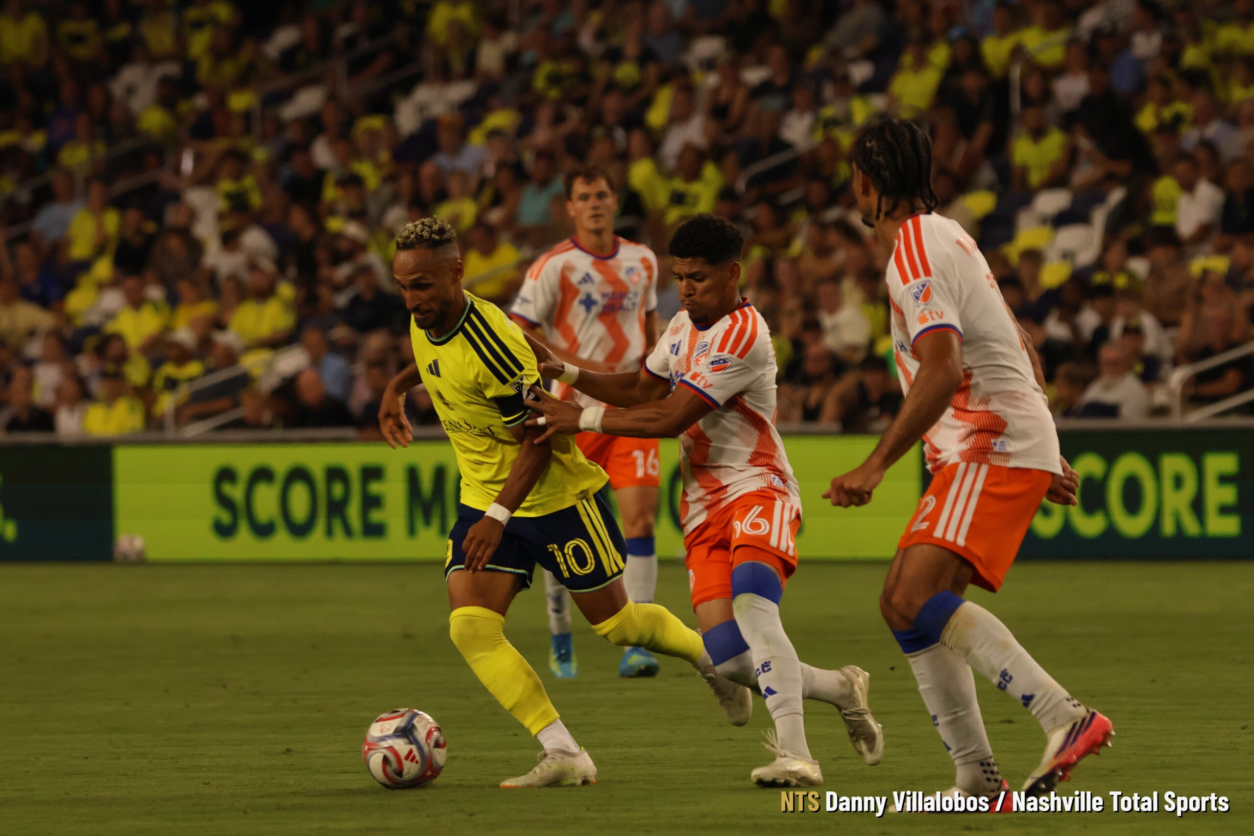 Nashville SC bajo presión de FC Cincinnati en GEODIS Park