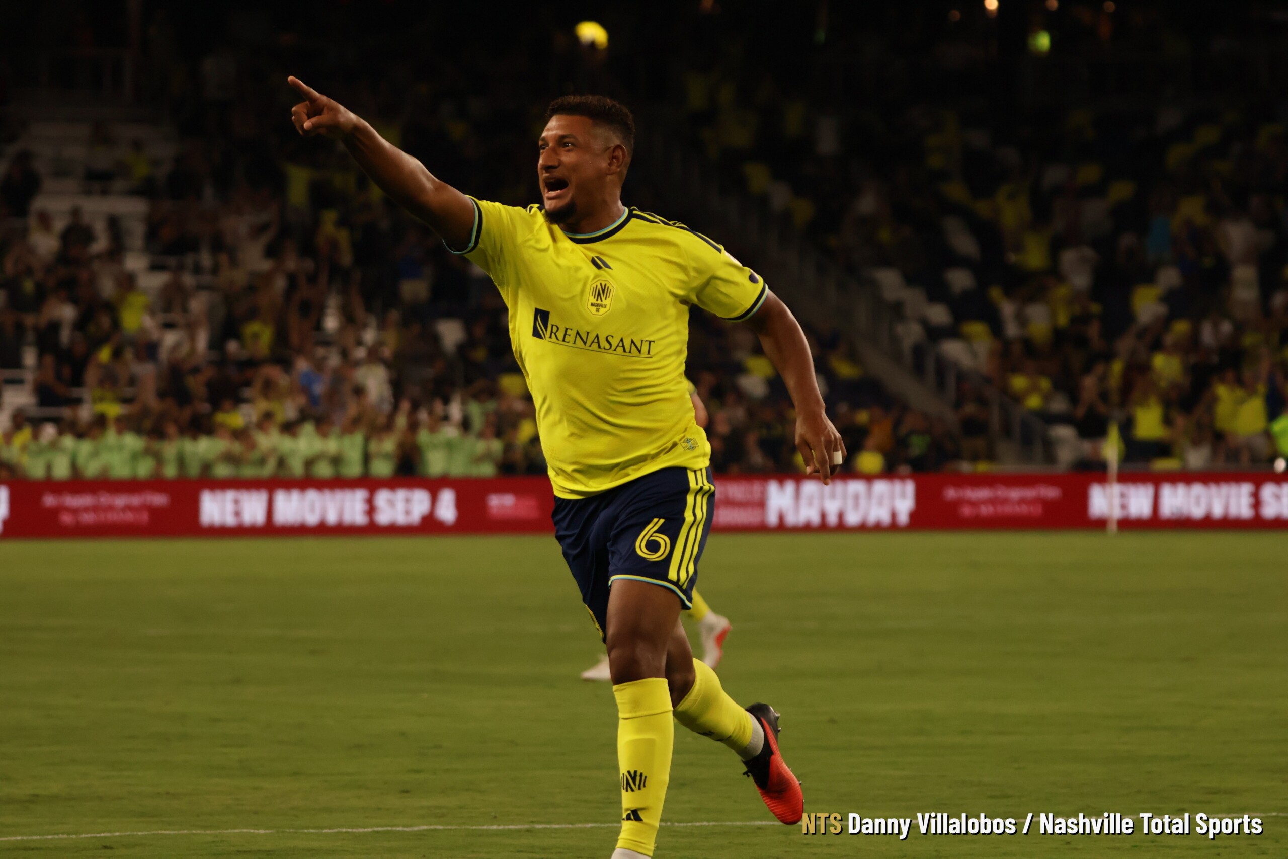 Bryan Acosta celebra su gol para Nashville SC ante FC Cincinnati