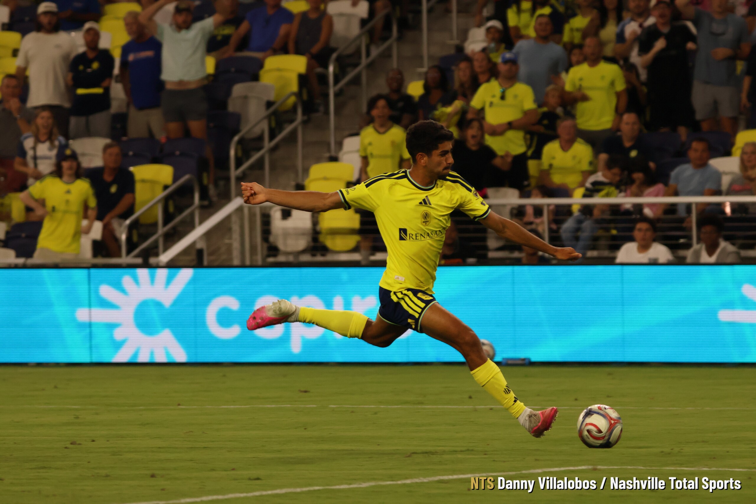 Remate de Nashville SC ante FC Cincinnati