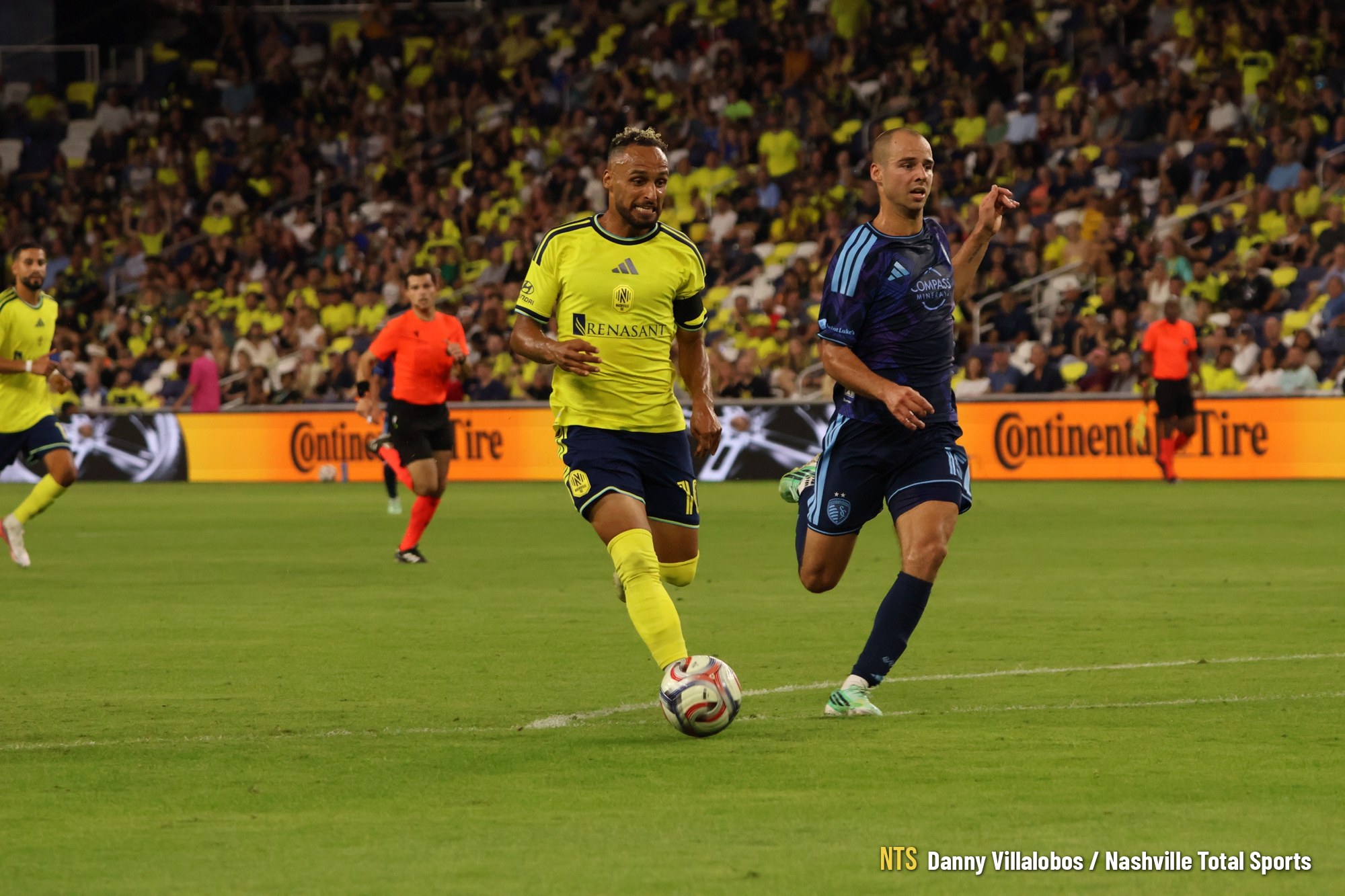 Nashville SC 4-0 Sporting KC: Hany Mukhtar conduce el balón