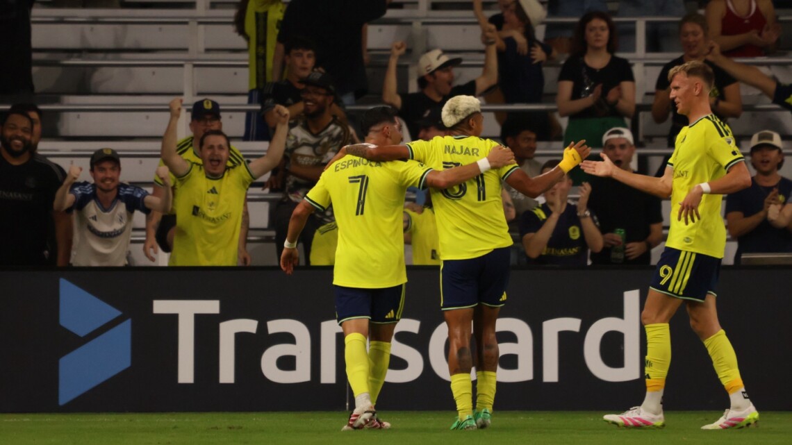 ¡Catorce! Nashville golea 4-0 a Sporting KC e iguala el récord de casa de la MLS
