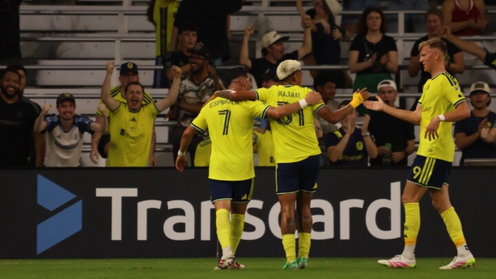 ¡Catorce! Nashville golea 4-0 a Sporting KC e iguala el récord de casa de la MLS